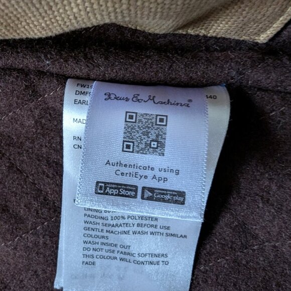 Duluth Trading Co Men's Tan Vest - Picture 5 of 7